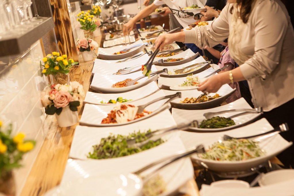 Cateringservices Venlo met lokale ingrediënten en elegante presentatie voor bruiloften en bedrijfsevenementen