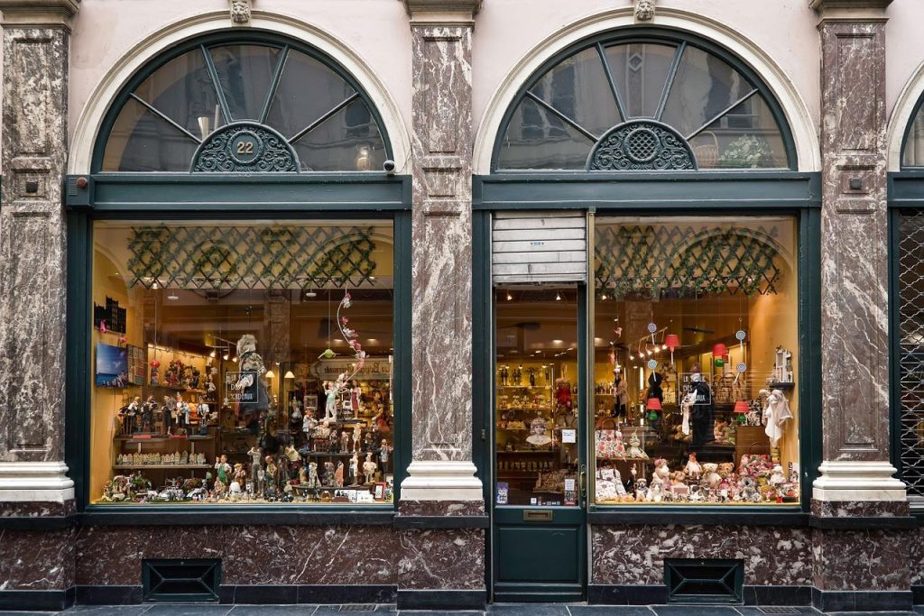 Avondwinkel in Barendrecht geopend voor late-night shoppers met breed assortiment producten en diensten