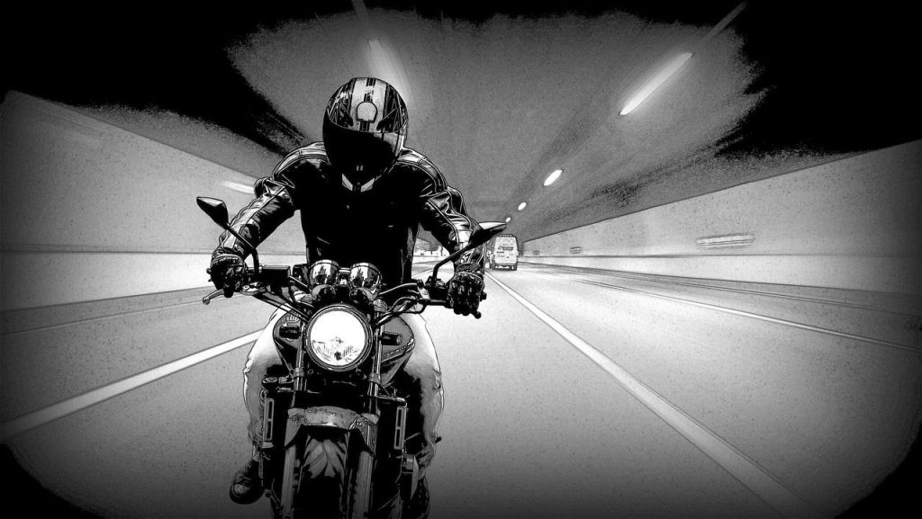 Instructeur geeft motorrijles in Amsterdam op rustig trainingleterrein voor veilige voorbereiding
