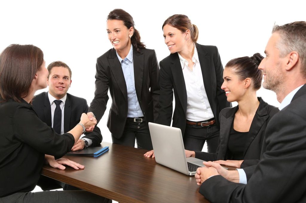 Interim manager leidt projectteam en neemt strategische beslissingen in een bedrijfssituatie