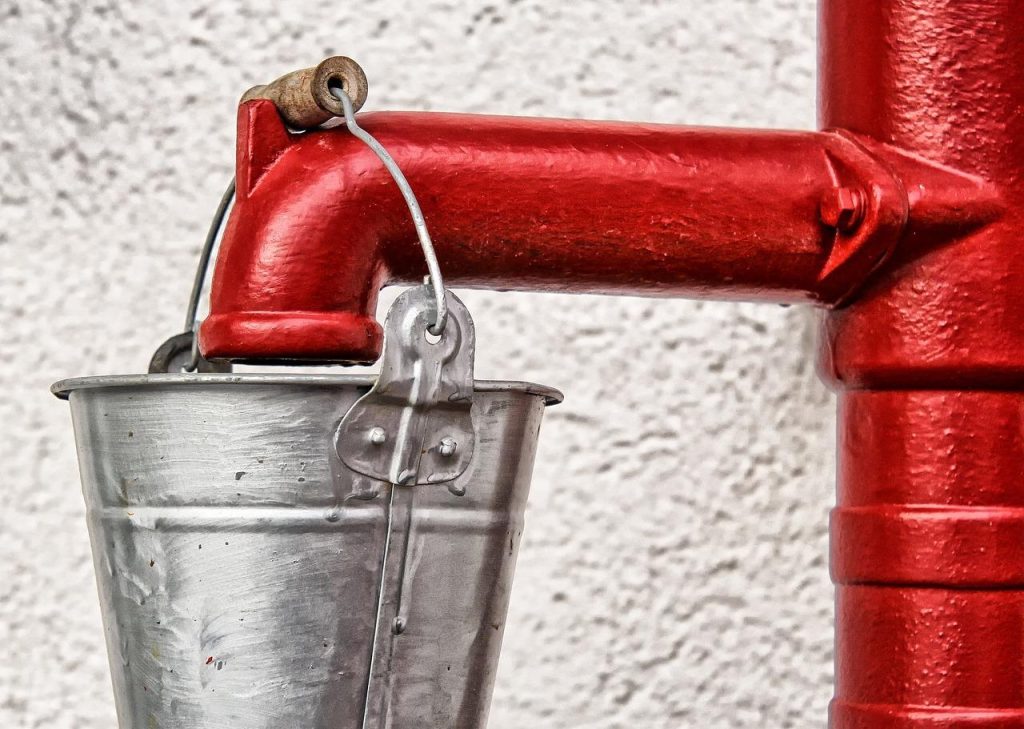 Warmtepomp lucht systeem dat warmte uit buitenlucht haalt voor efficiënte verwarming en koeling van woningen