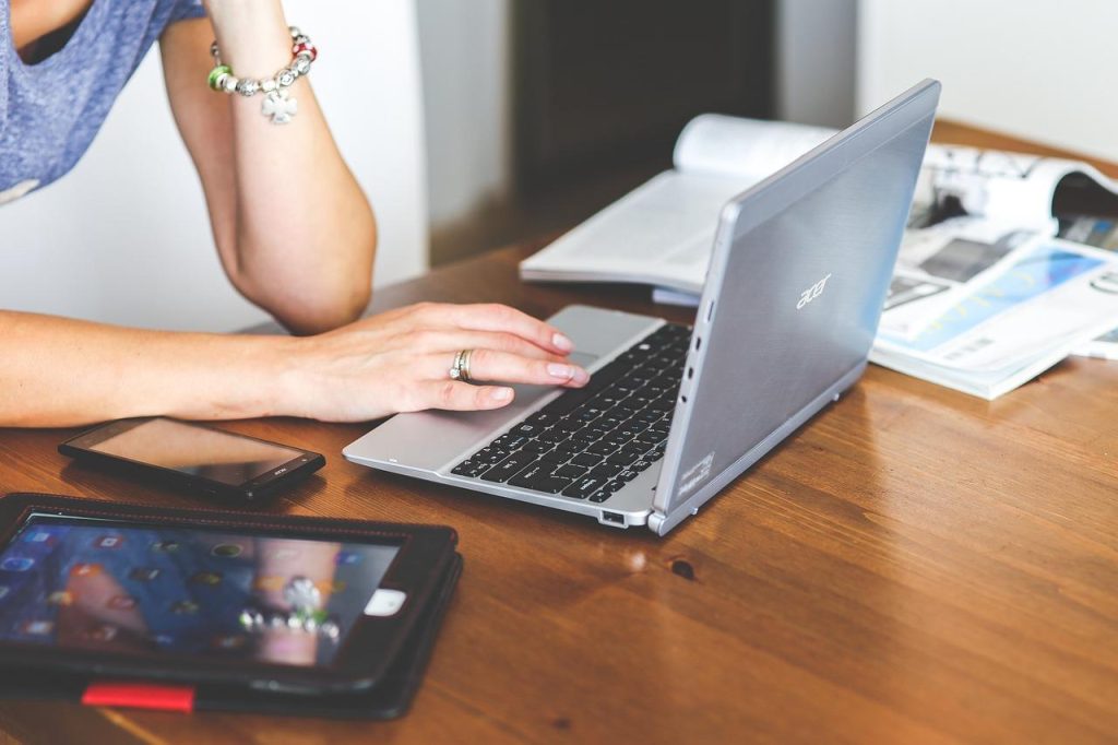 Infographic toont voordelen van een freelance communicatieadviseur voor strategie en contentcreatie