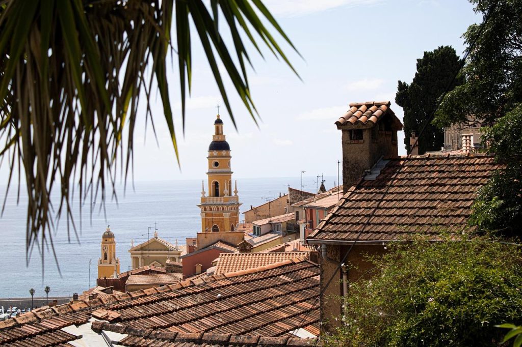 Frankrijk vakantiebestemmingen: Eiffeltoren in Parijs, lavendelvelden in Provence en stranden van Côte d'Azur voor reis boeke