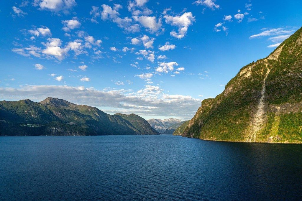 Luxe vakantiehuis in Noorwegen met uitzicht op fjorden, sauna en modern comfort voor ontspanning en avontuur